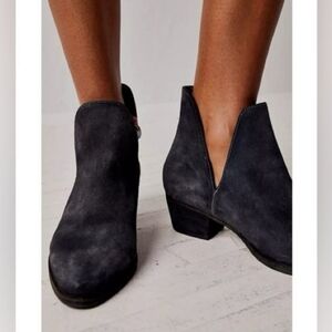 Free People NWOB Charm double V pull on Navy Suede Booties Size 36